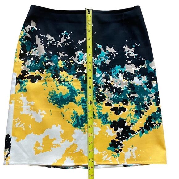 Tahari  pencil skirt  - Picture 4 of 6
